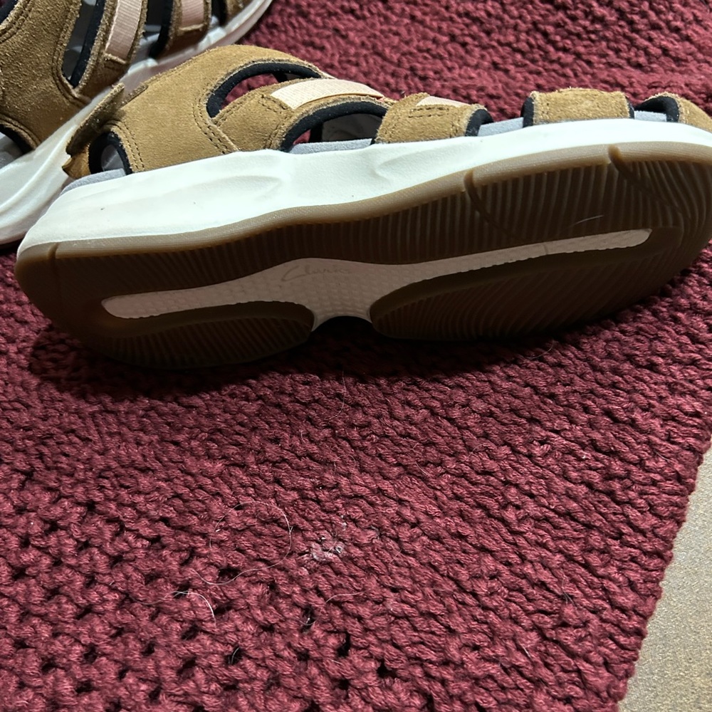 Clarks Women’s sandals- NWOT - Picture 4 of 9